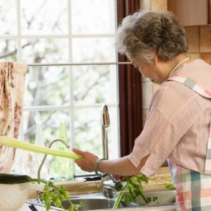 �ֹ�(ji��)�T�������骚����Ů߀�ǰ��Y���ڣ���ΰ��Ÿ�ĸ���B(y��ng)�φ��}��